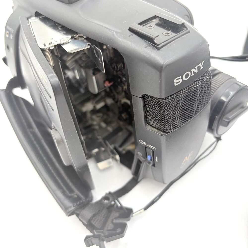 Sony CCD-TR6 Video8 Handycam Camcorder Bundle AC-V35A For Parts Repair Powers On - Picture 8 of 10
